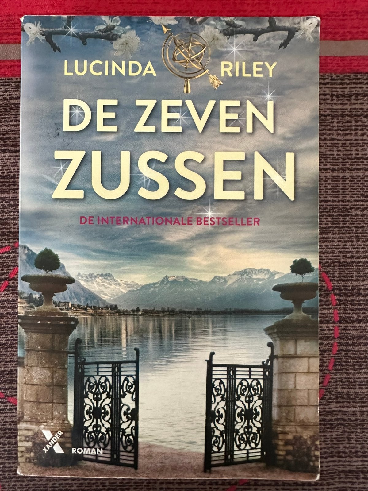 Boek Lucinda Riley - De zeven zussen, Boeken, Ophalen of Verzenden