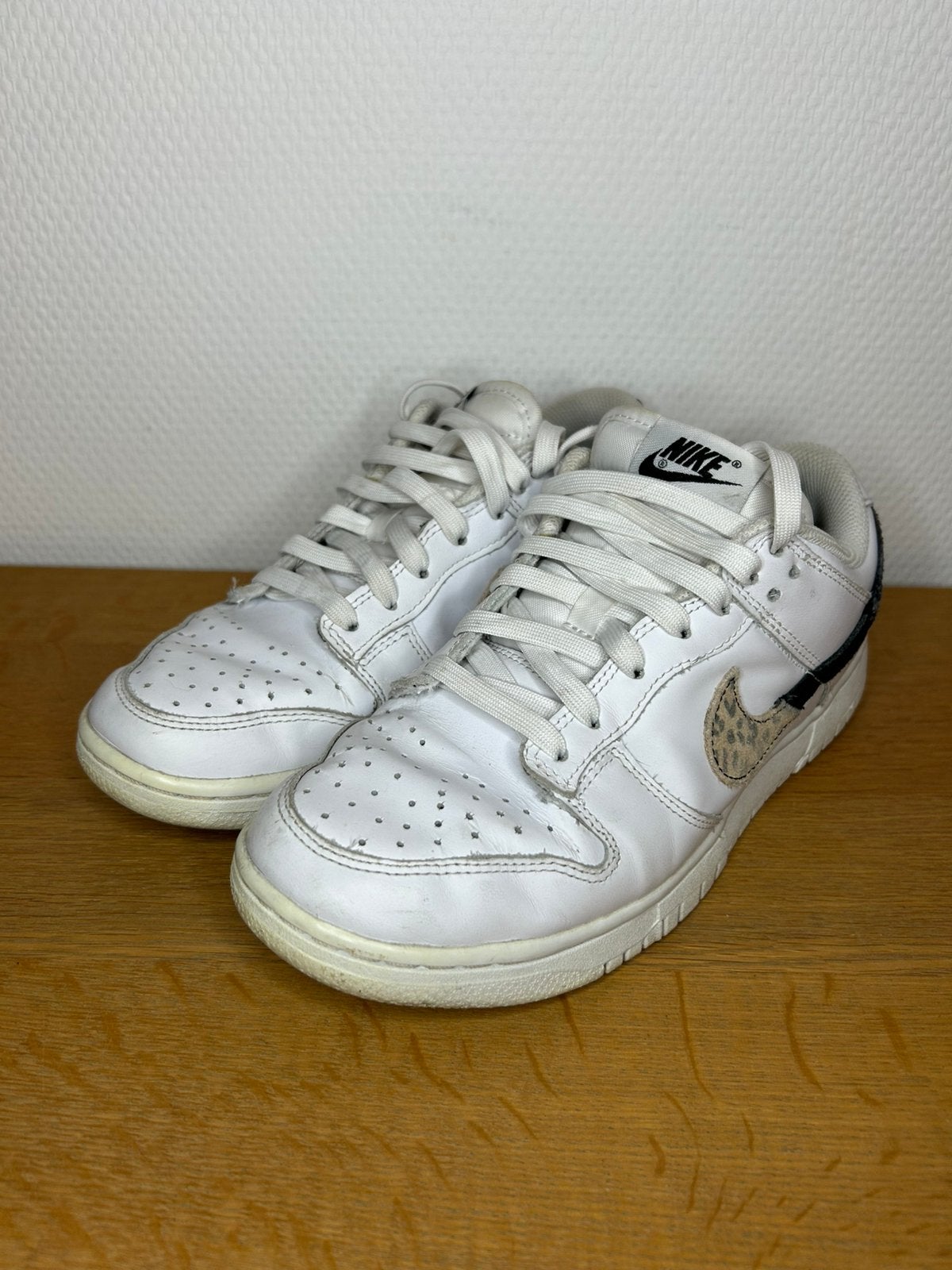 Witte panter Nike Dunk Low maat 38.5, Kleding | Dames, Schoenen, Wit, Ophalen of Verzenden, Zo goed als nieuw, Sneakers