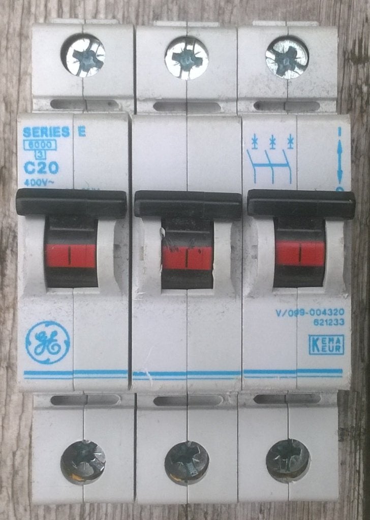 Automatische zekering 3-fase, 400 Volt C20, Ophalen of Verzenden, Gebruikt, Overige merken, Installatieautomaat