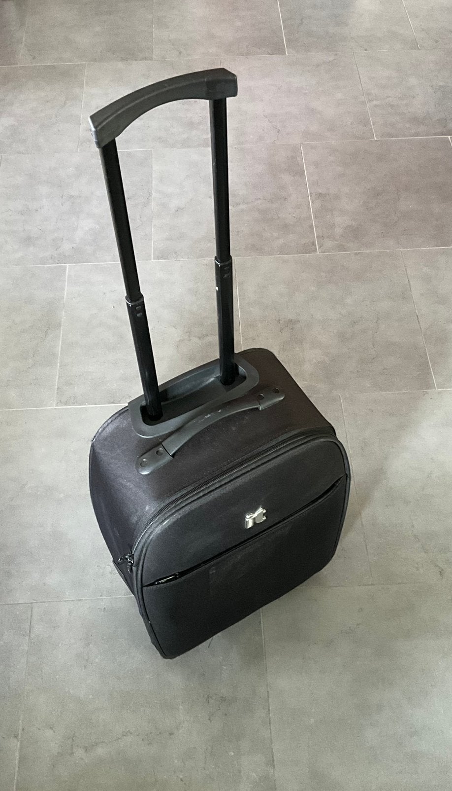 Valise trolley/bagage à main noire à roulettes, 35 à 45 cm, Enlèvement ou Envoi, Roulettes, Utilisé