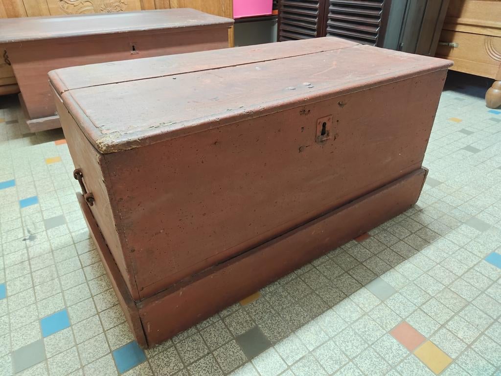 Ancien coffre en bois massif., Enlèvement, Utilisé