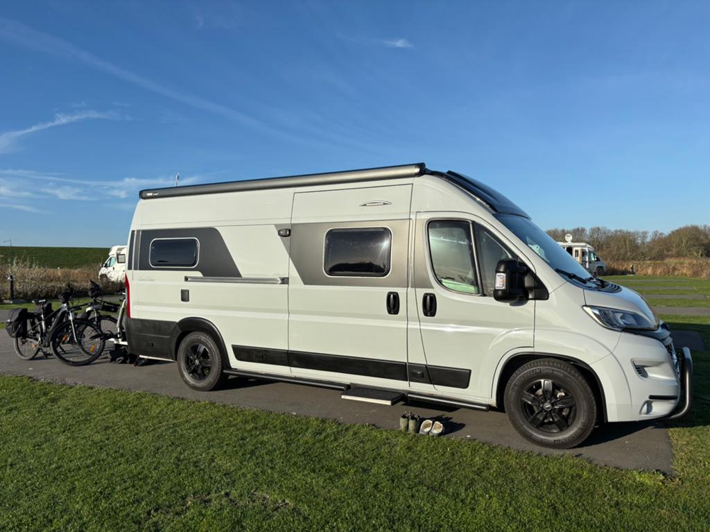 Adria Twin Supreme 640 SLB expeditie grijs, 6 à 7 mètres, Boîte manuelle, Diesel, Réfrigérateur