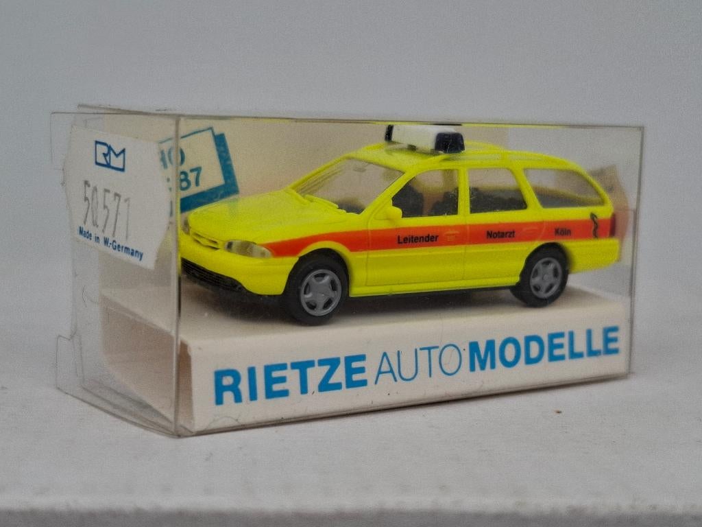Ford Mondeo ambulance Keulen - Rietze 1/87, Verzenden, Zo goed als nieuw, Auto, Rietze