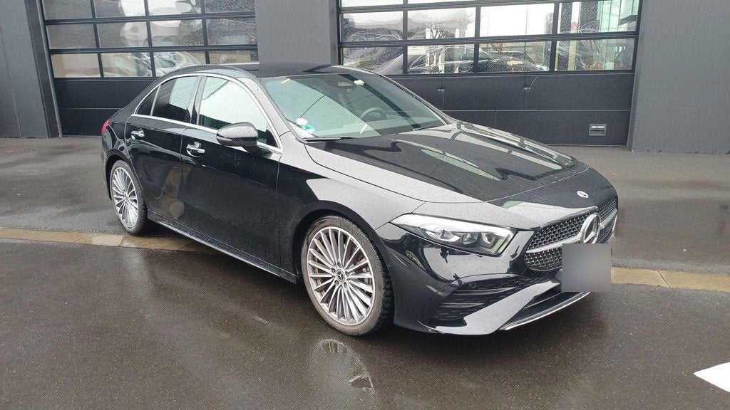 Mercedes-Benz A-Klasse Limousine A 180 AMG Line, 100 kW, Classe A, Entreprise, Carnet d'entretien