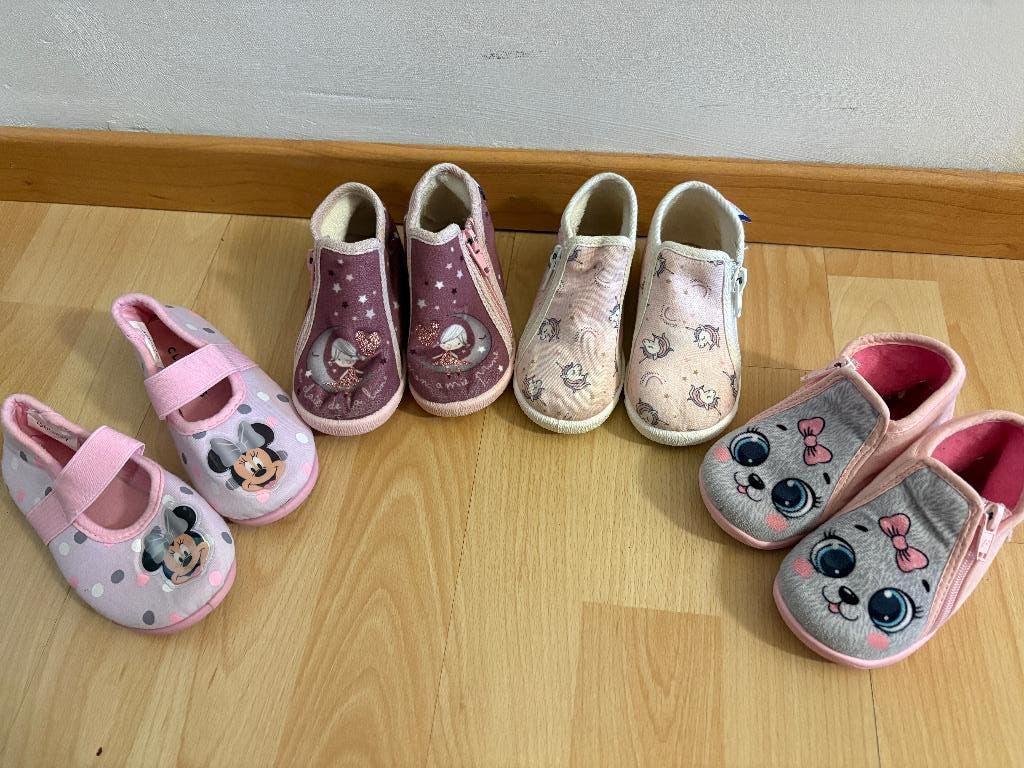 pantoufles enfants, Kinderen en Baby's, Kinderkleding | Schoenen en Sokken, Gebruikt, Meisje, Overige typen, Ophalen of Verzenden