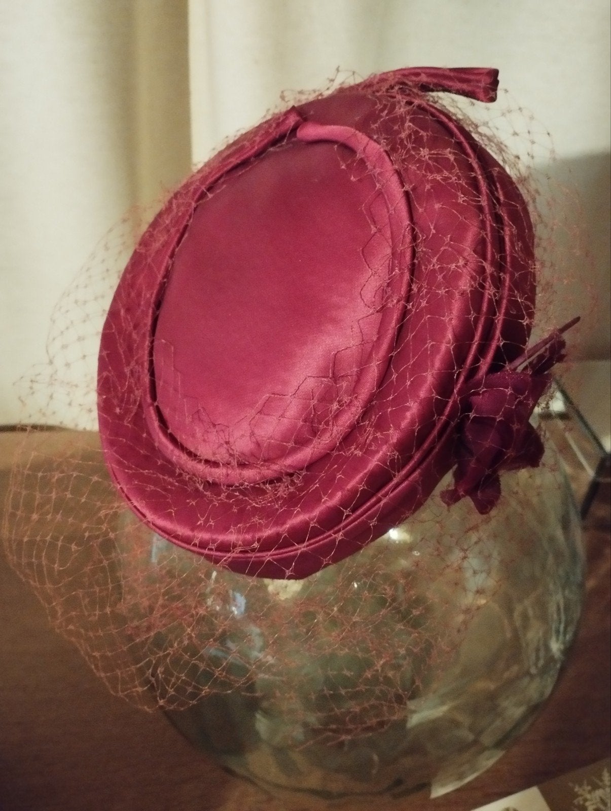 Chapeaux dames avec voilette de cérémonie ., Enlèvement