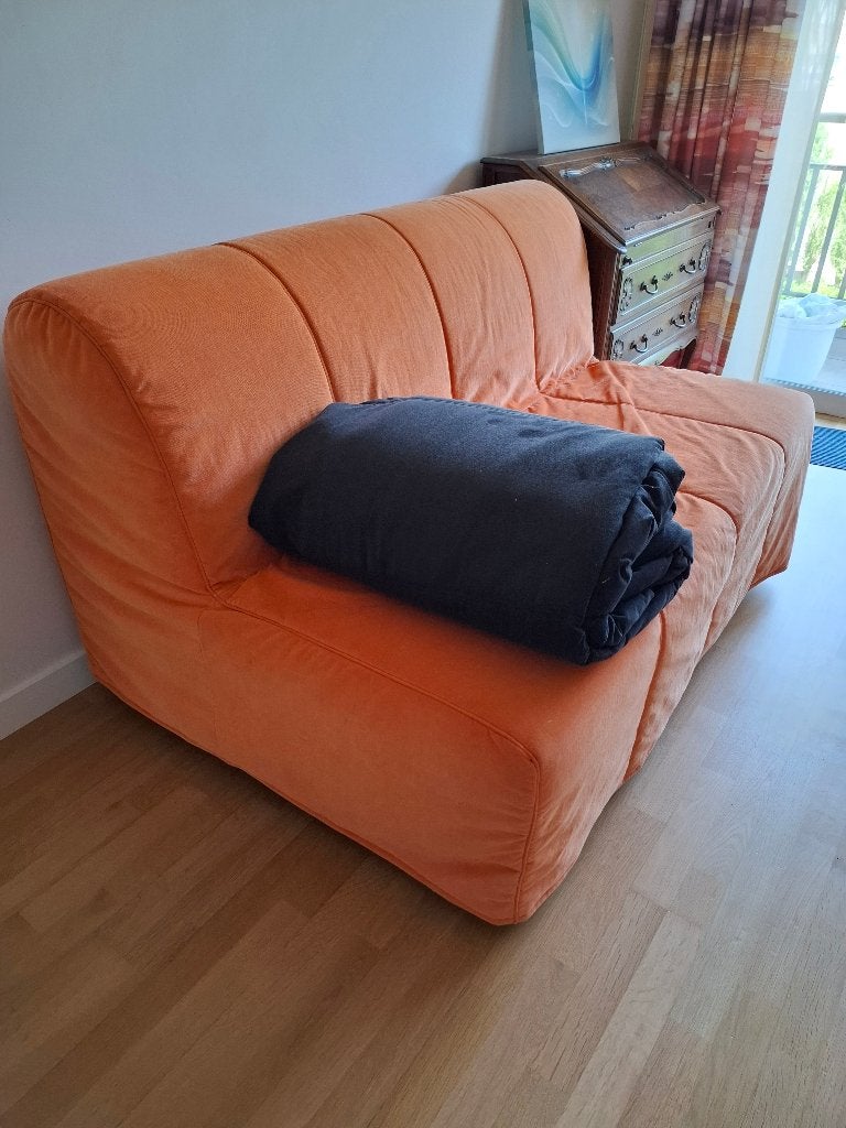 Slaapbank, Huis en Inrichting, Slaapkamer | Slaapbanken, Ophalen, Zo goed als nieuw, Twijfelaar, Oranje