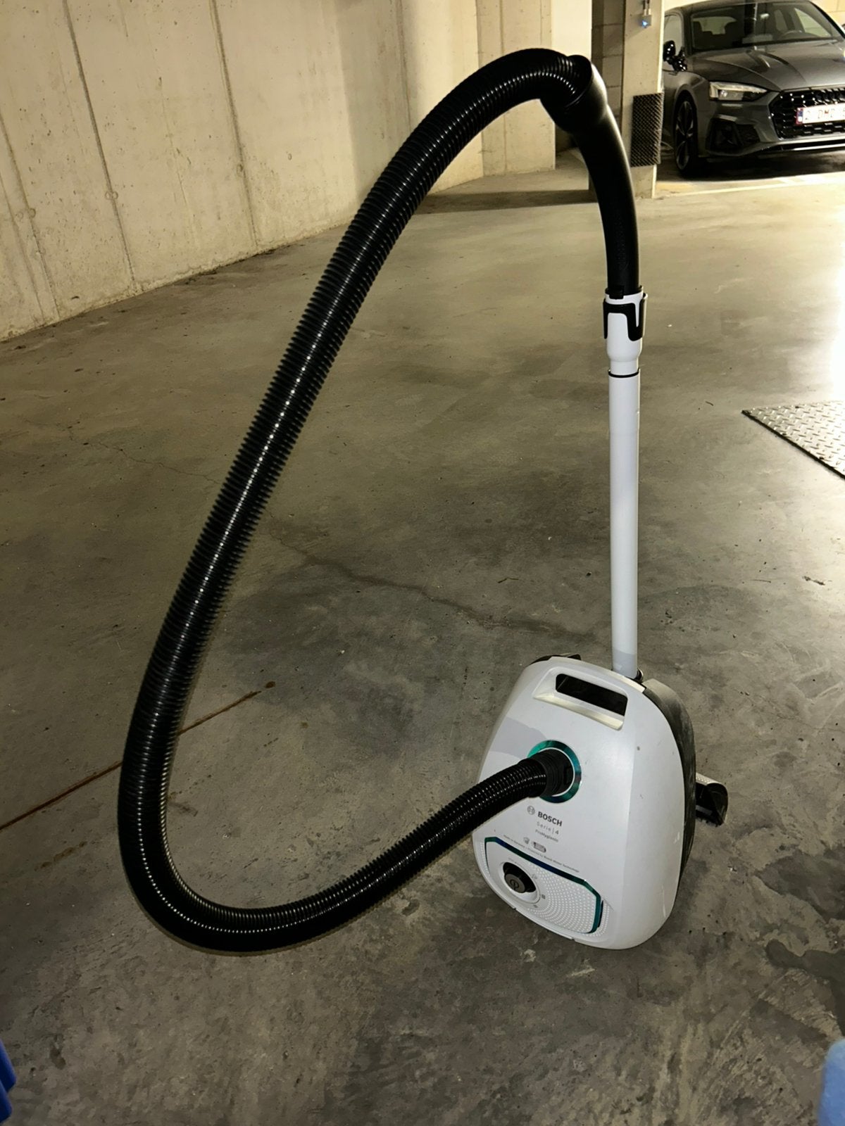 Bosch stofzuiger, Elektronische apparatuur, Stofzuigers, Ophalen, Zo goed als nieuw, Bosch