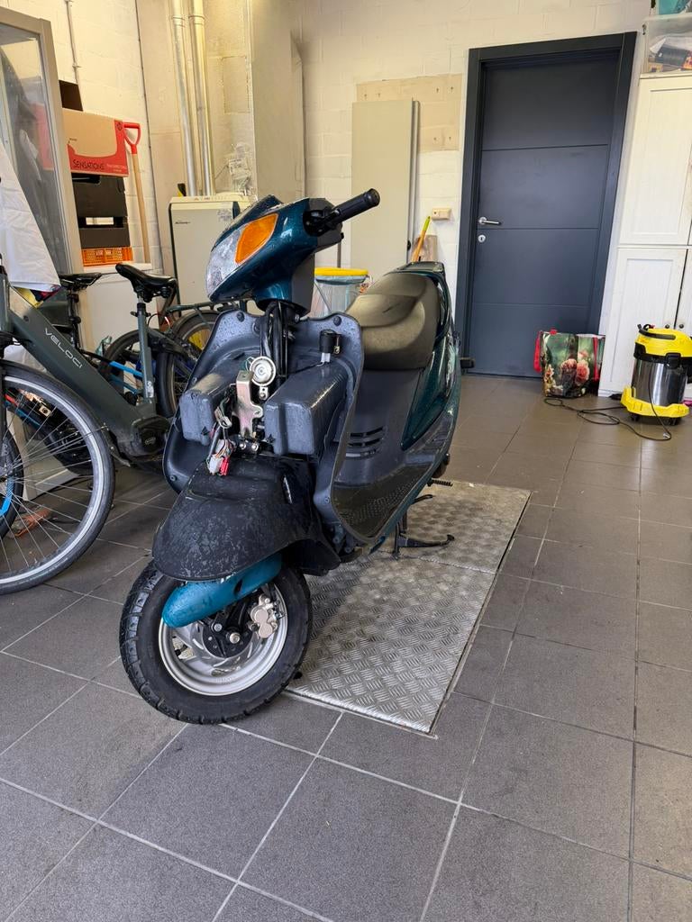 Motorbrommer 125cc, Ophalen, Klasse A (25 km/u), 125 cc, Zo goed als nieuw