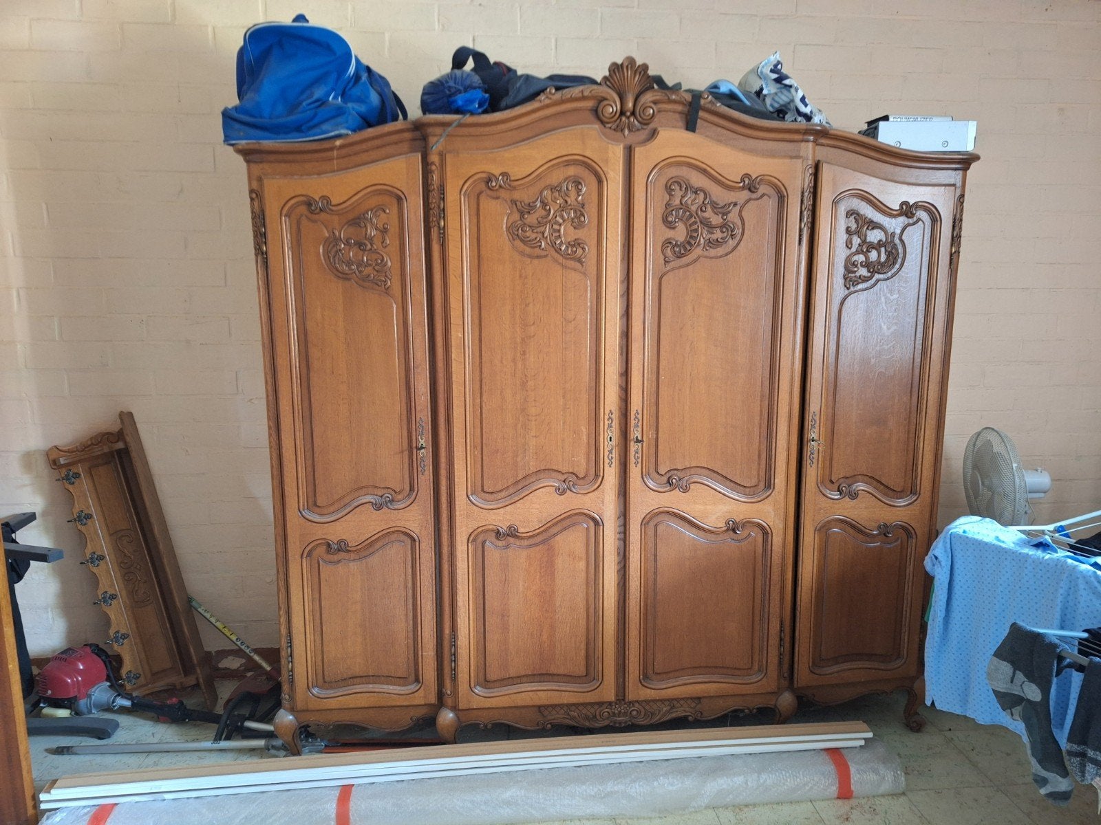 Kast en bureau  samen 100 euro, Huis en Inrichting, Ophalen
