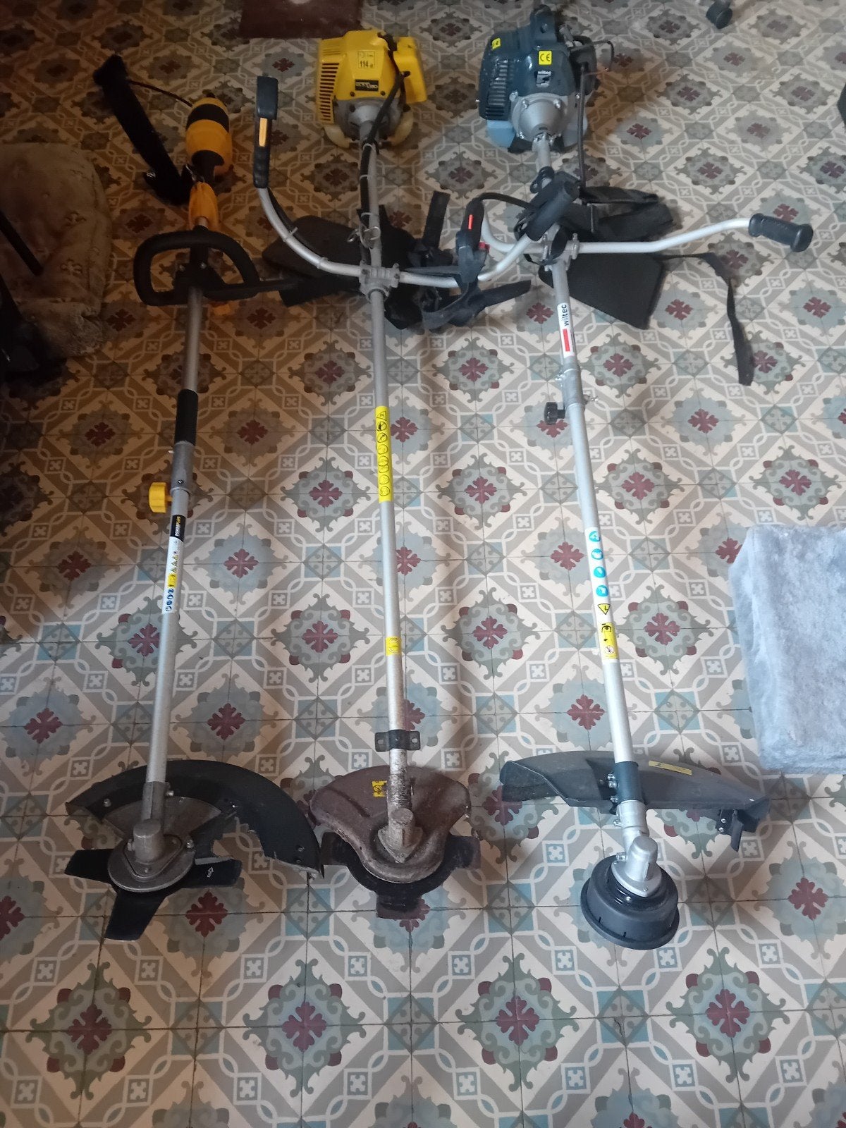 Lot de 3 Débroussailleuse 90€ les 3 débroussailleuse, Jardin & Terrasse, Enlèvement, Essence