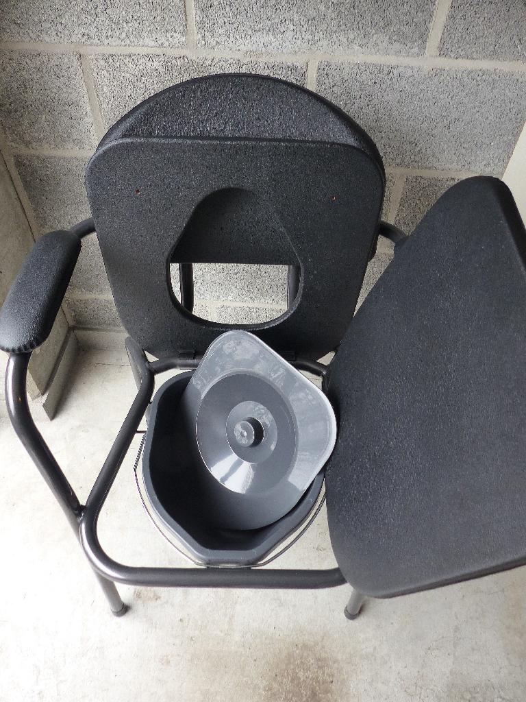 Chaise percée, Enlèvement, Comme neuf