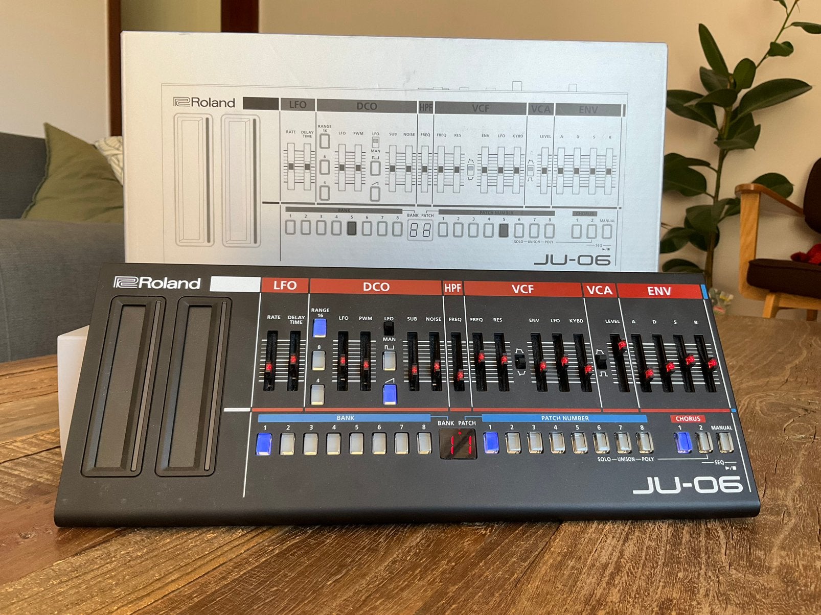 Roland JU-06 Boutique Synthesizer, Muziek en Instrumenten, Ophalen of Verzenden, Zo goed als nieuw, Roland, Met midi-aansluiting