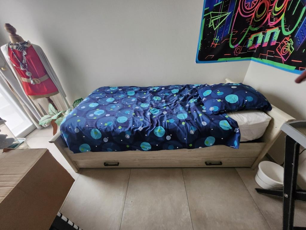 Bed 1 persoon,   Wevelgem, Huis en Inrichting, Ophalen