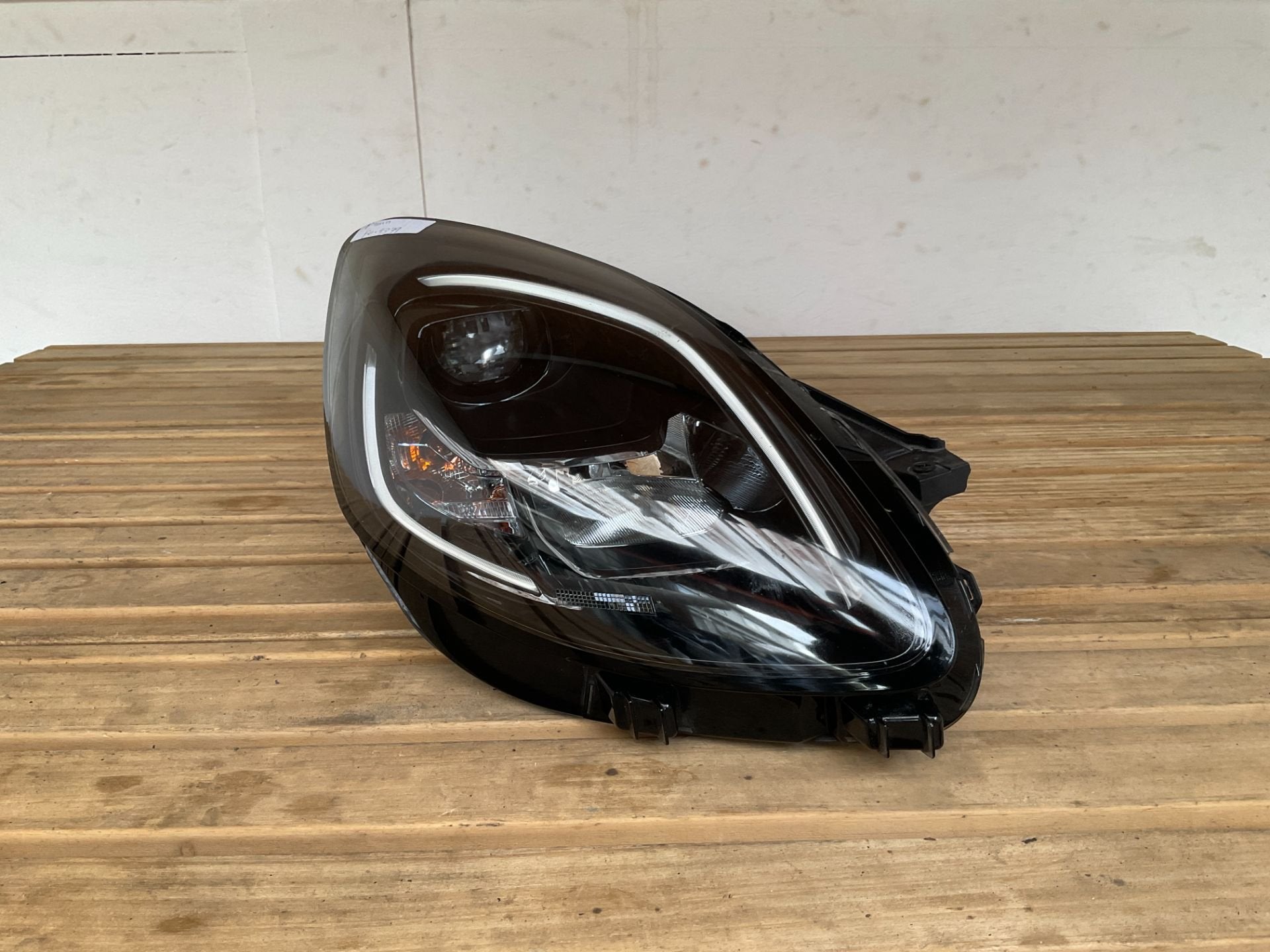 Koplamp Ford Puma L1B113006GH LED Droit B4-4379, Info@ford.com, Ford Motor Company, American Road 1
48126  Dearborn, Ford