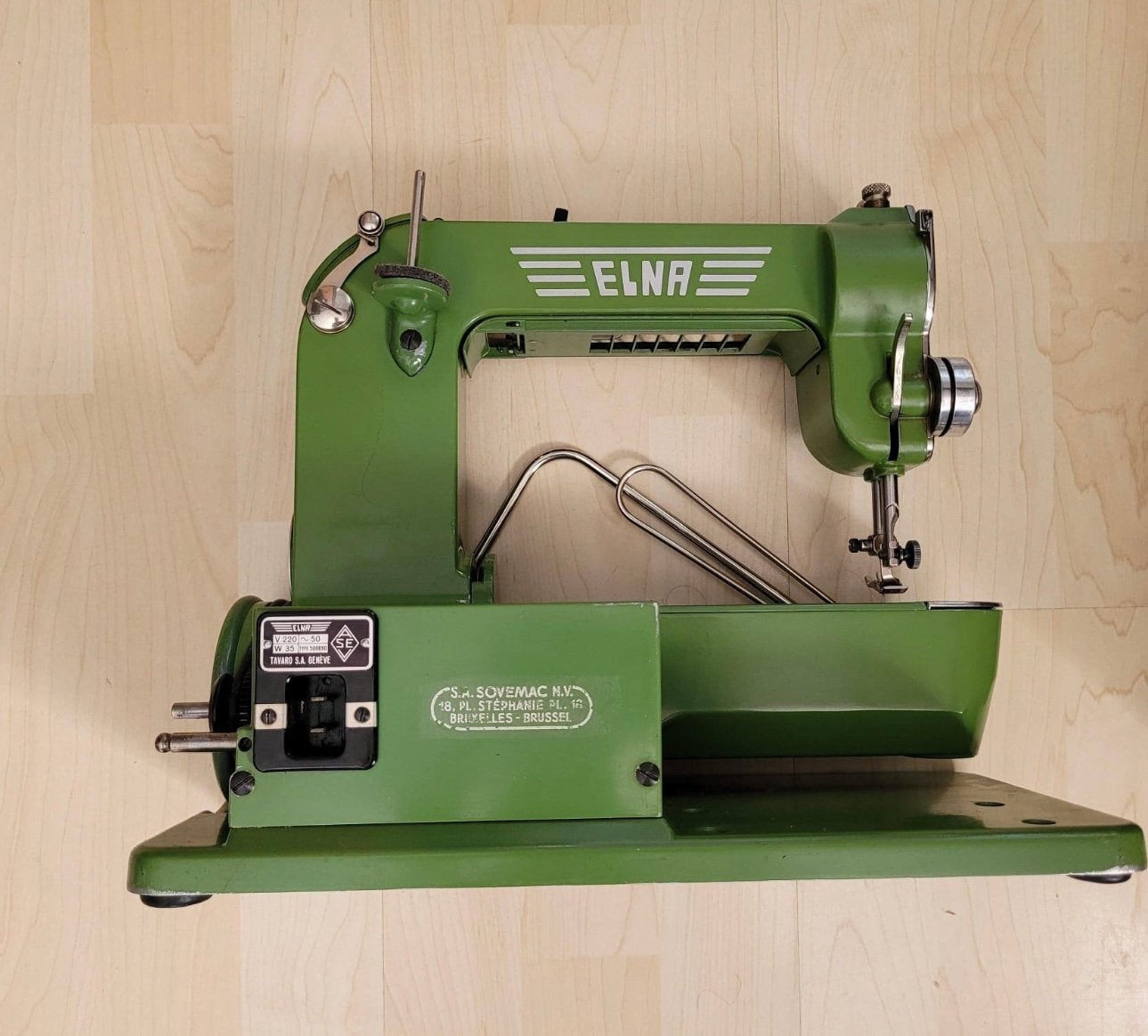 Vintage ELNA naaimachine in doos + accessoires., Ophalen, Zo goed als nieuw, Naaimachine, Overige merken
