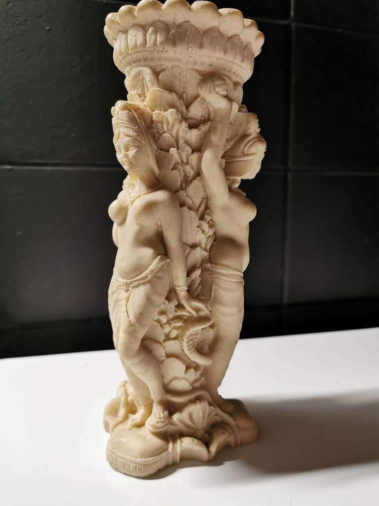 Kaarsenhouder in kunsthars. Thais, Enlèvement ou Envoi