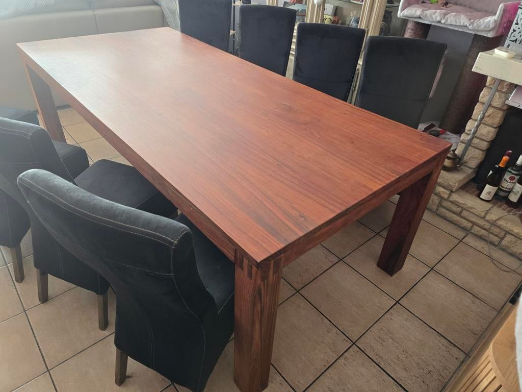 Table à salle à manger et 8 chaises, Enlèvement