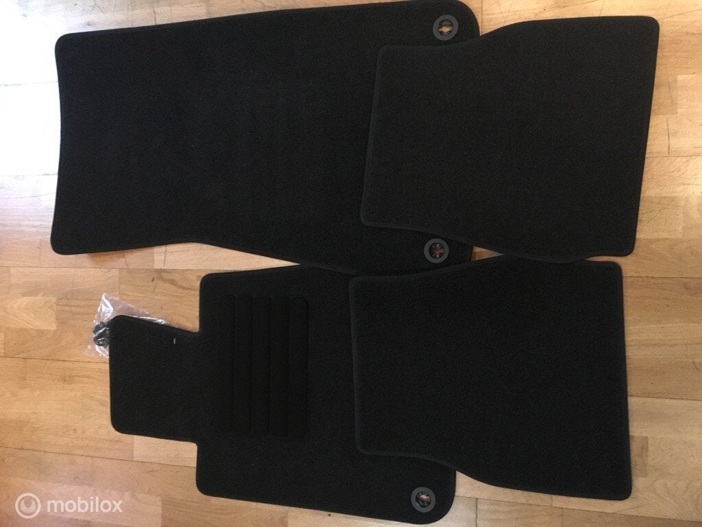 Matten set origineel zwart BMW 3-serie Cabrio E30 ('83-'93), Auto-onderdelen, Nieuw, Ophalen of Verzenden, BMW