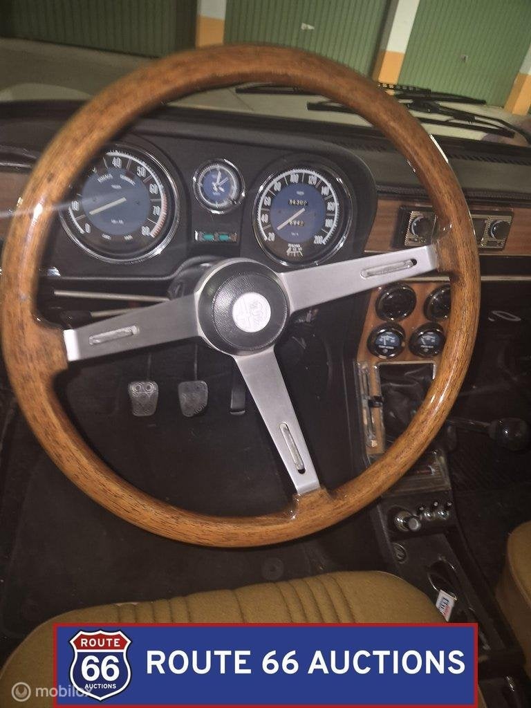Alfa Romeo Giulia Nuova Super 1300 | Route 66 Auctions, Auto's, Zwart, Bedrijf, Handgeschakeld, Overige carrosserie