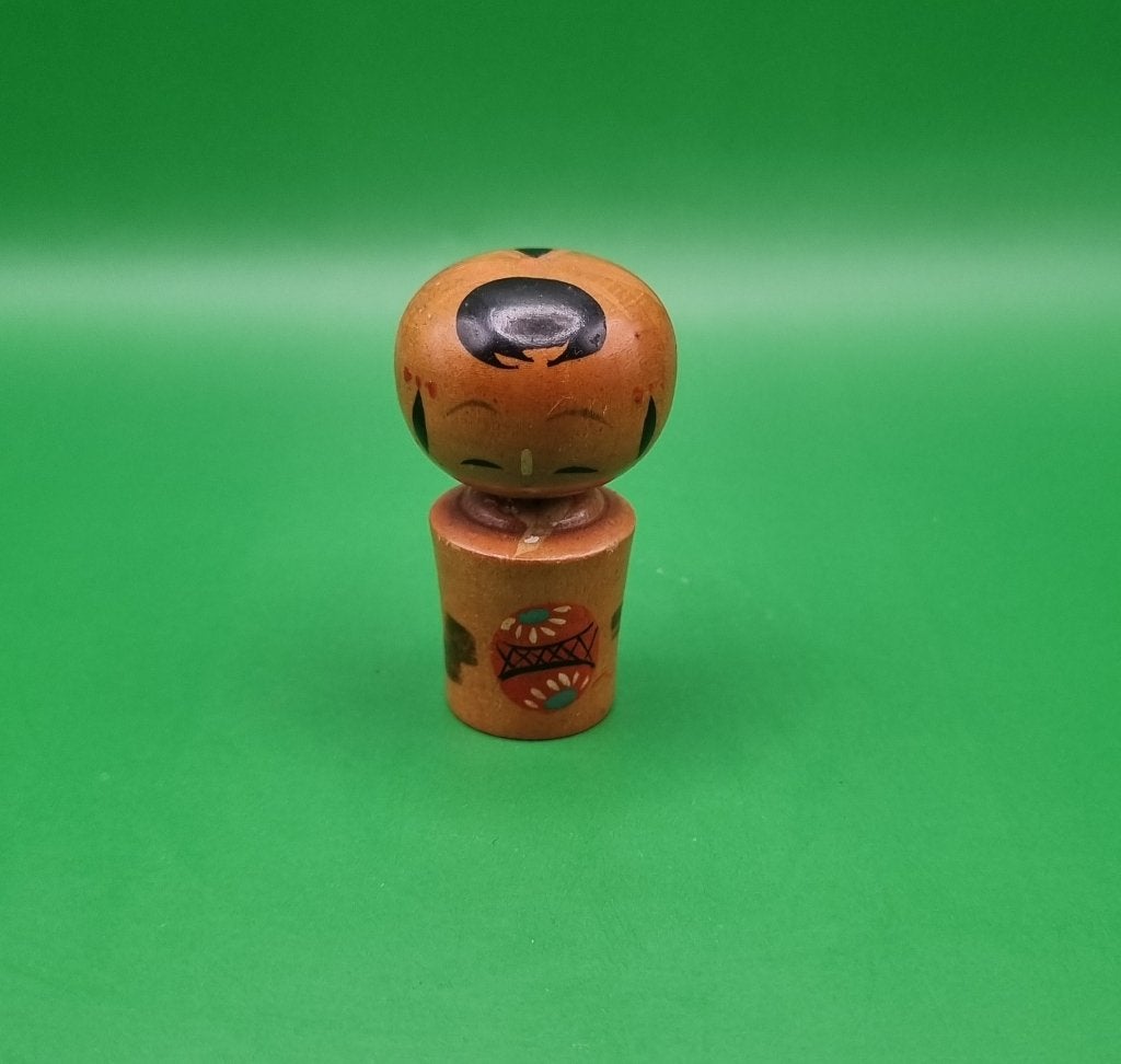 Joyeux Sosaku Kokeshi, Antiquités & Art, 6 cm, Enlèvement ou Envoi, Japon, Bois
