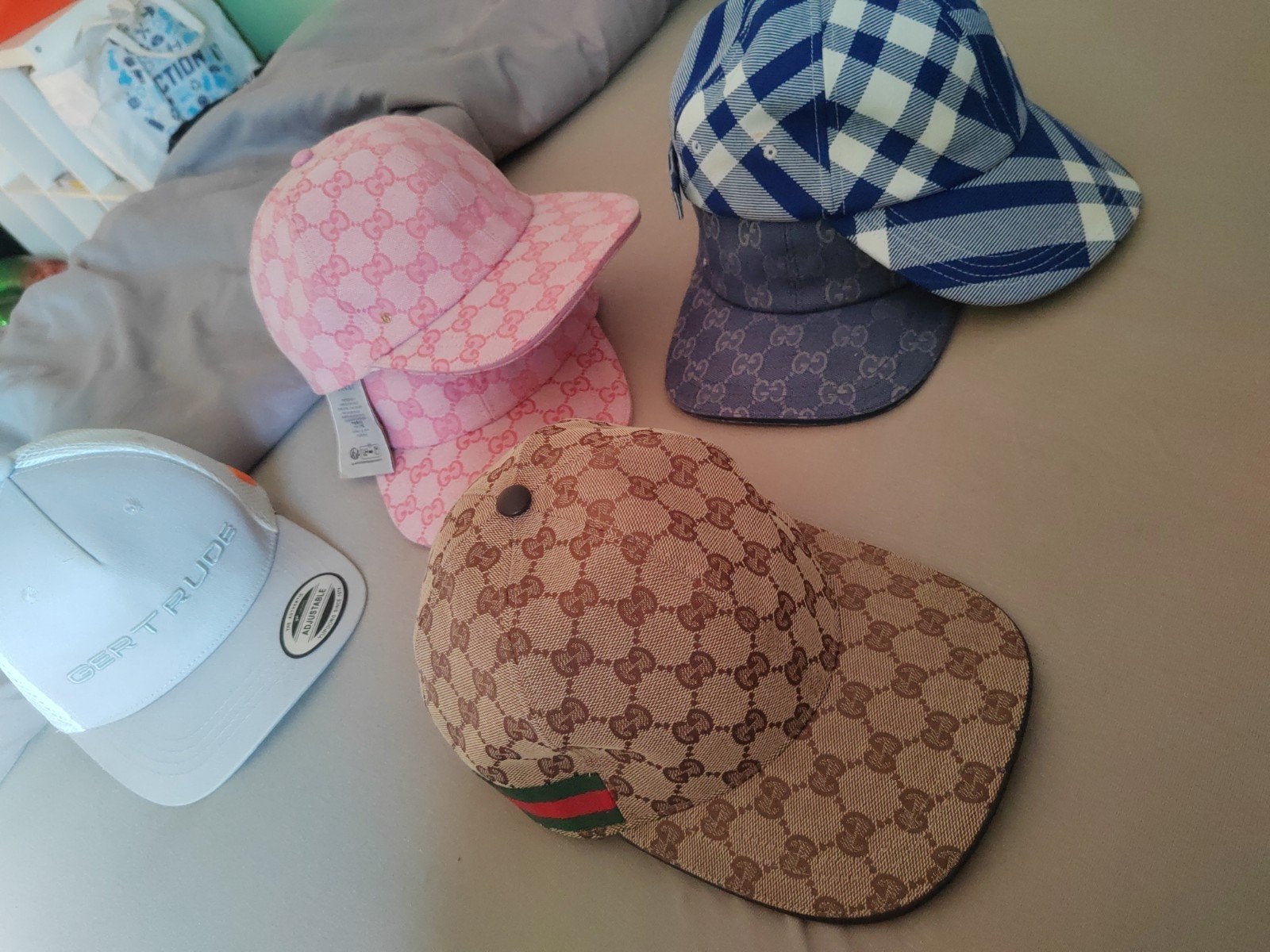 casquette gucci, gertrude et burberry à vendre, Vêtements | Hommes, Enlèvement ou Envoi, Comme neuf, 58 ou 59 cm (L, 7¼ ou ⅜ pouces)