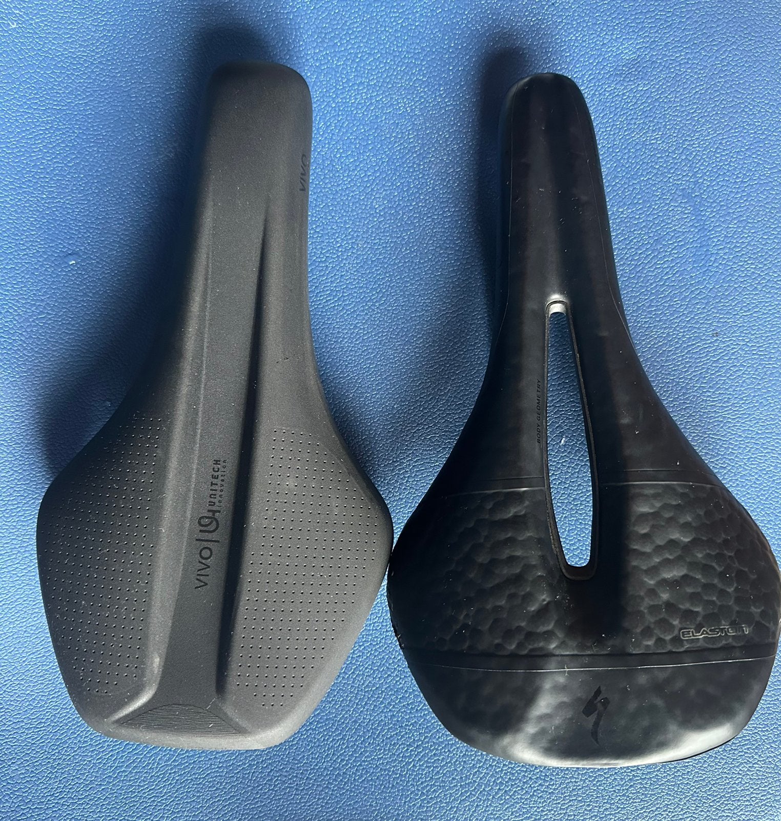 1.Selle Royal VivoUnitech. 2.Specialized BodyGeometryElaston, Vélos & Vélomoteurs, Enlèvement, Utilisé, Carbone