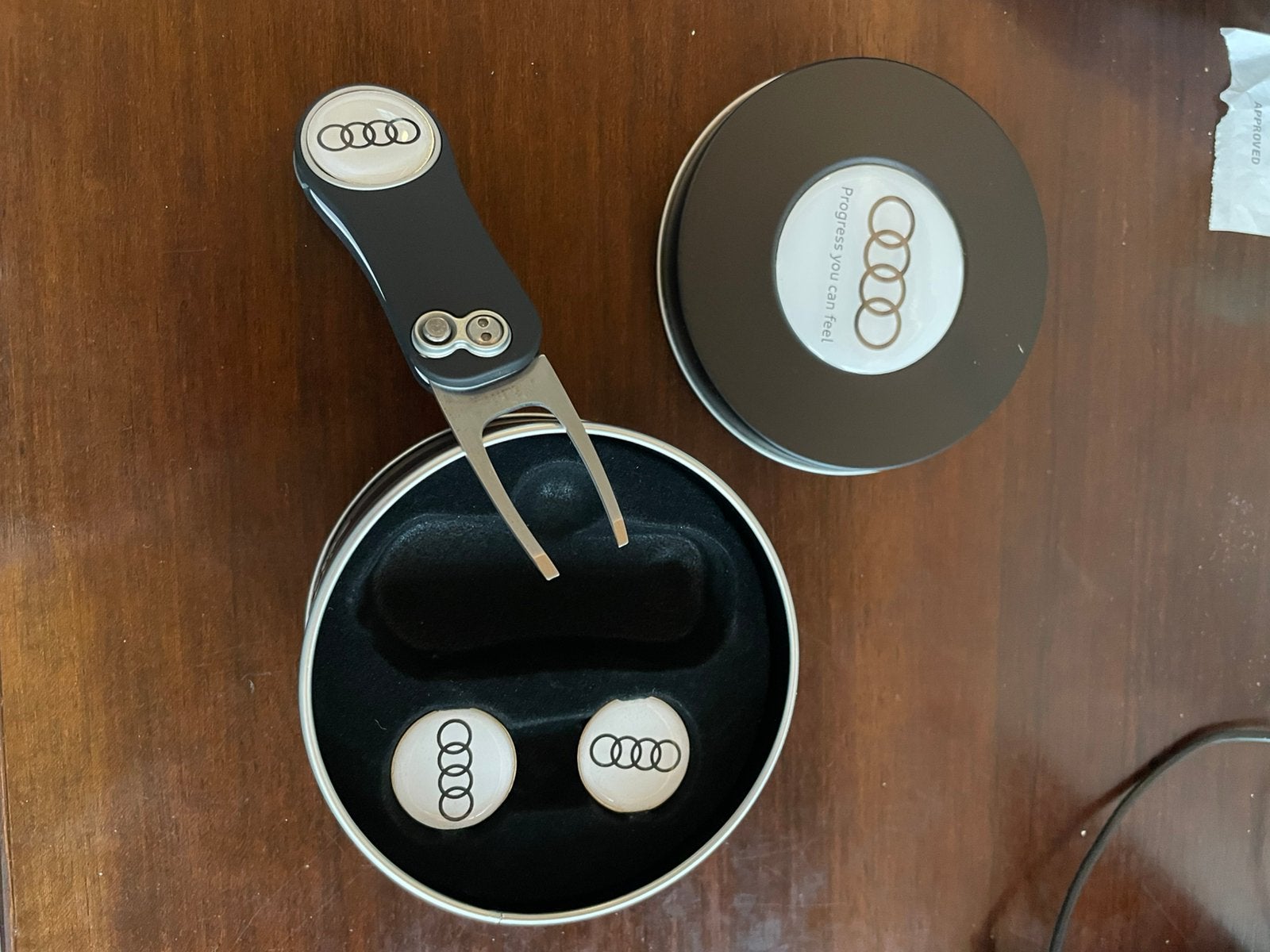 Audi Quattro Pitchfix golfset — pitchmarkers ophalen, Sport en Fitness, Golf, Ophalen of Verzenden, Nieuw, Overige typen, Overige merken
