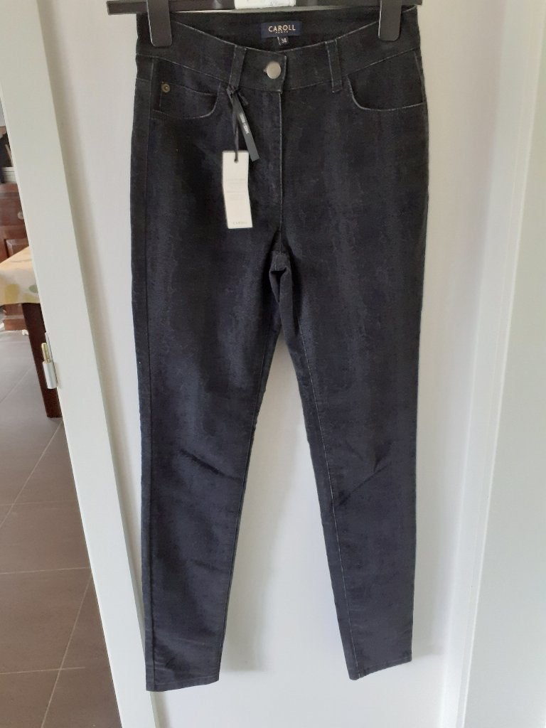 CAROL Nieuwe zwarte fluwelen spijkerbroek Maat: 34 Pr: € 5, Vêtements | Femmes, Jeans, Enlèvement ou Envoi, Neuf, Noir, W27 (confection 34) ou plus petit