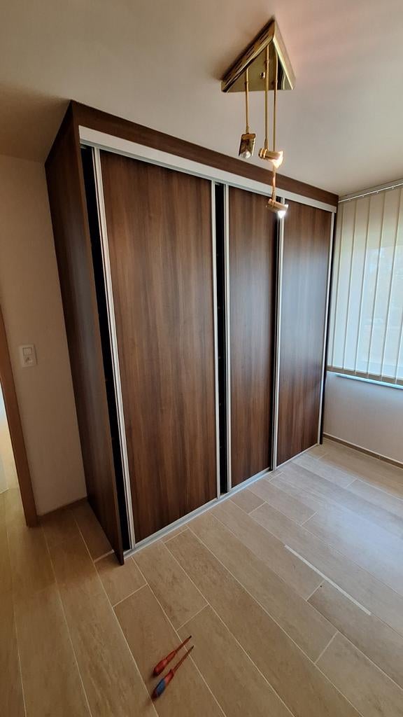 Dressing sur mesure, Enlèvement