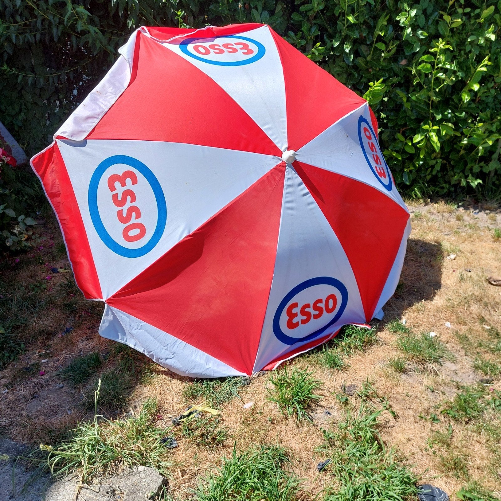 Vintage parasol Esso essence oil, Jardin & Terrasse, Parasols, Enlèvement ou Envoi, Utilisé, 1 à 2 mètres, Parasol sur pied