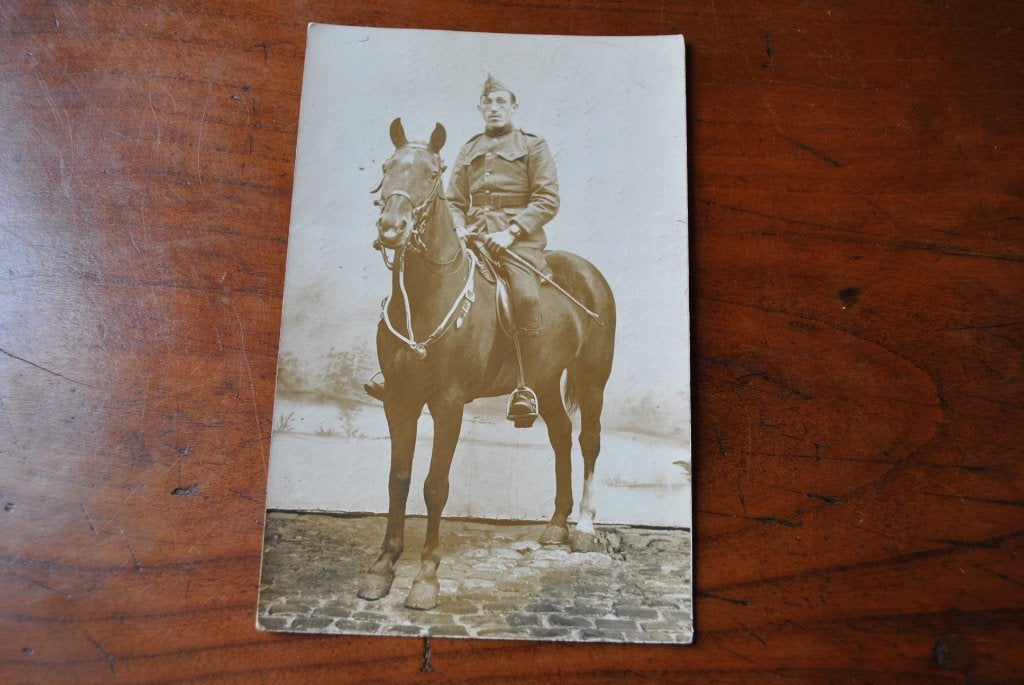 Photo carte ancienne Militaire à cheval uniforme cavalerie, Enlèvement ou Envoi, Armée de terre, Photo ou Poster