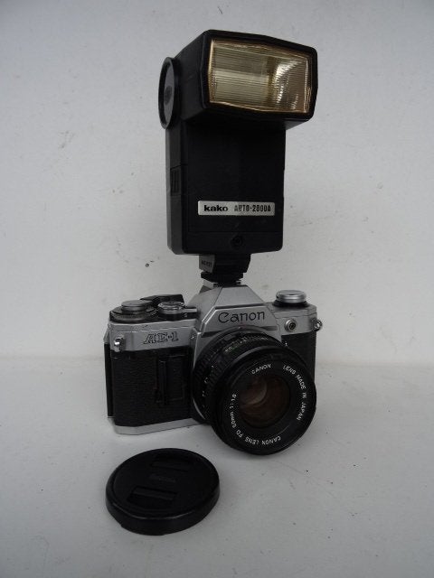 Appareil photo CANON AE-1 – obj. Canon FD 1.8/50 mm + flash, TV, Hi-fi & Vidéo, Appareils photo analogiques, Enlèvement ou Envoi