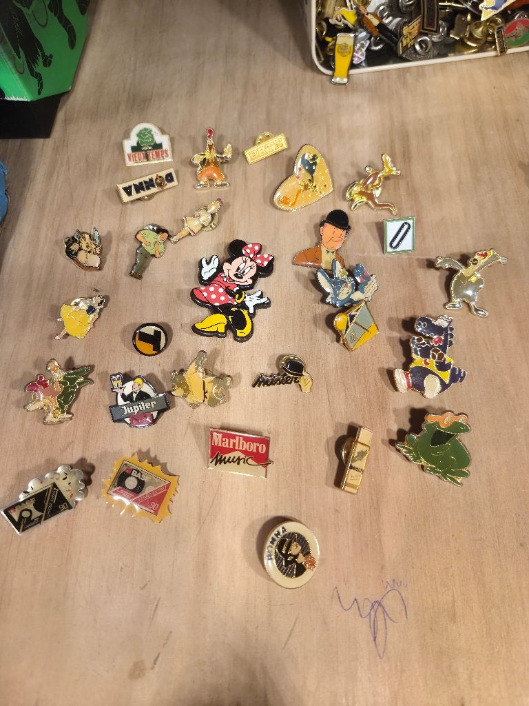 Verzameling pins - Disney, Stripfiguren, Pretparken,.., Verzamelen, Speldjes, Pins en Buttons, Ophalen of Verzenden, Gebruikt