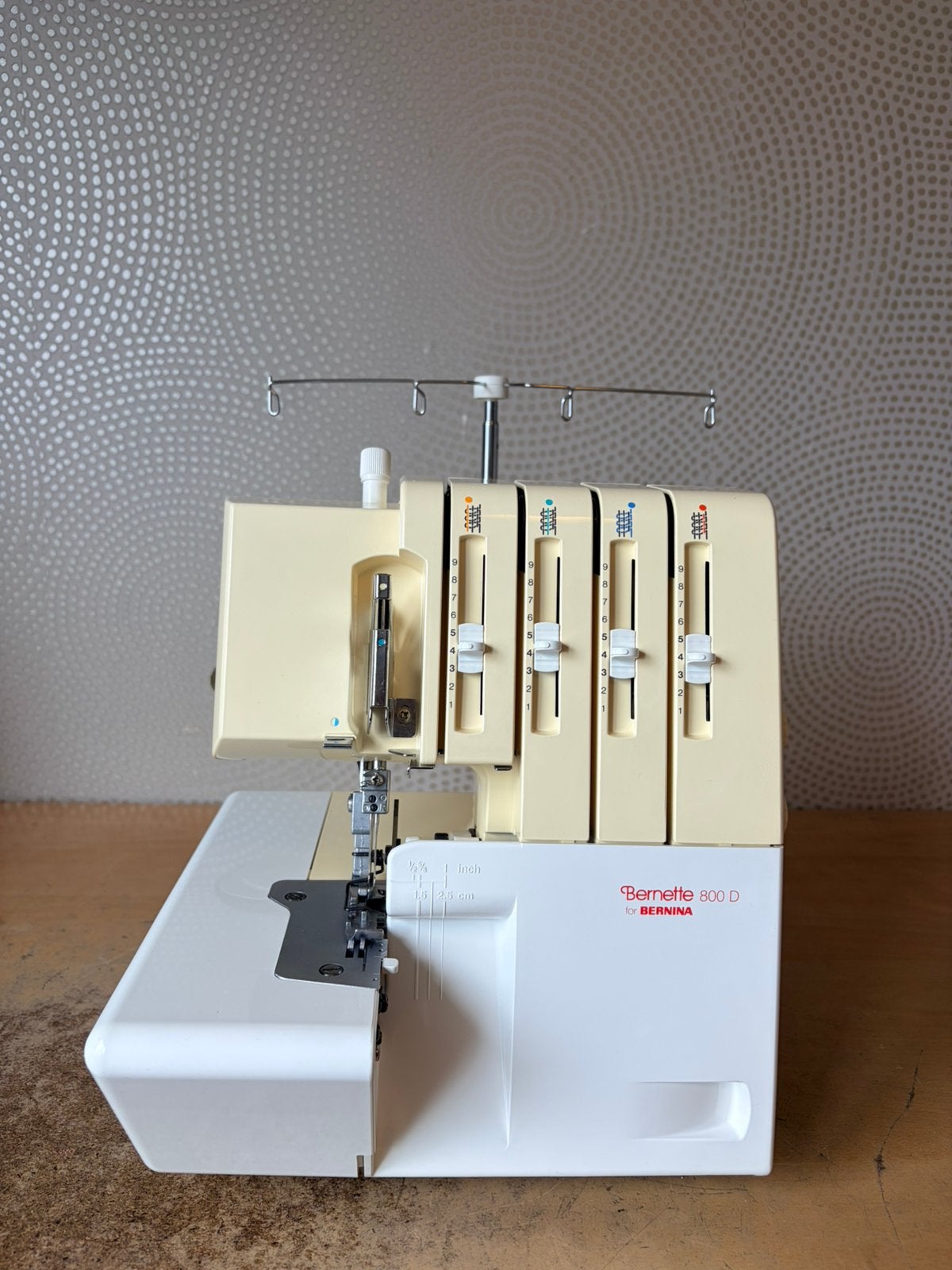 MACHINE À SERRURES BERNINA 800D 2/3/4, Hobby & Loisirs créatifs, Machines à coudre & Accessoires, Utilisé, Surjeteuse, Bernina