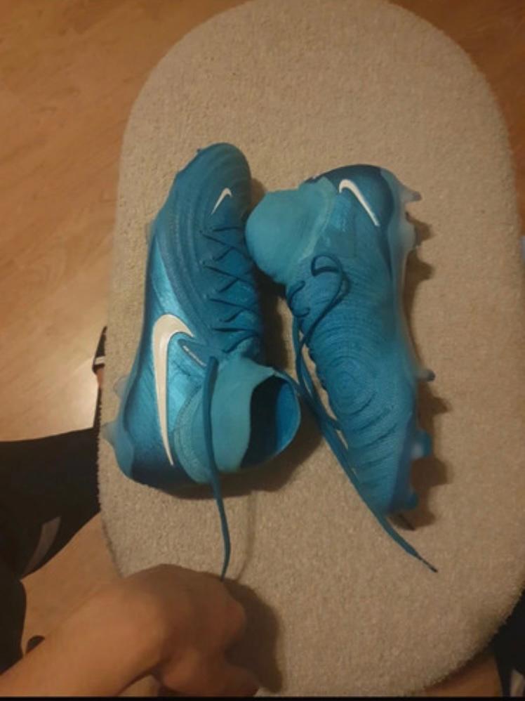 Nike phantom bleu neuve, Sport en Fitness, Voetbal, Ophalen of Verzenden, Nieuw, Schoenen