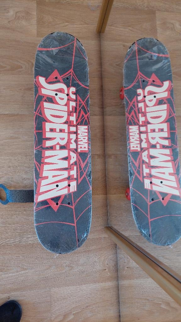 A Vendre SKATEBOARD Marvel Spider-Man, Sports & Fitness, Skateboard, Enlèvement, Comme neuf, Skateboard, Longboard