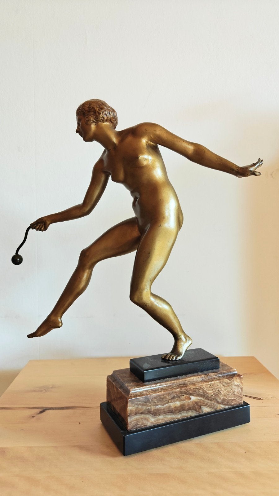 bronzen beeld. 28cm hoogte (33,5cm incl sokkel), Ophalen of Verzenden