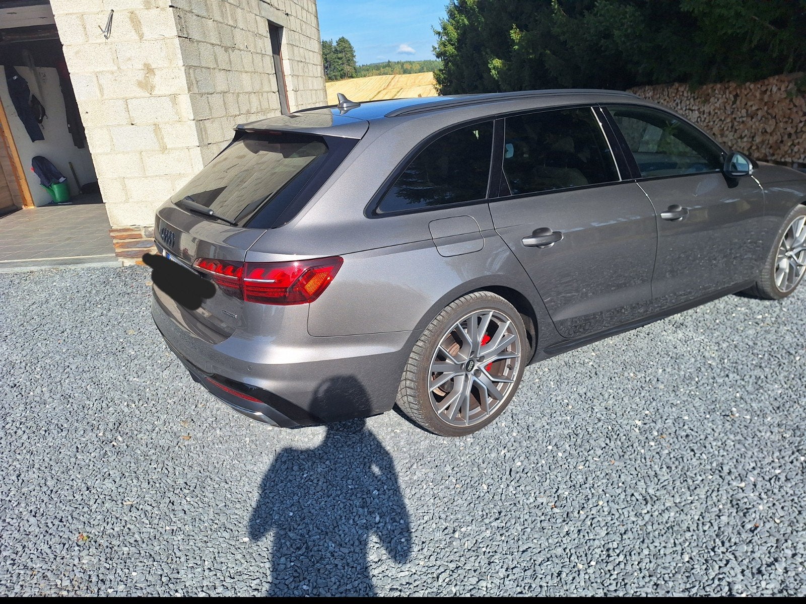 Audi A4 Avant, grise et pack black. intérieur cuir alcantara, Autos, Argent ou Gris, Achat, Euro 6, Commande vocale
