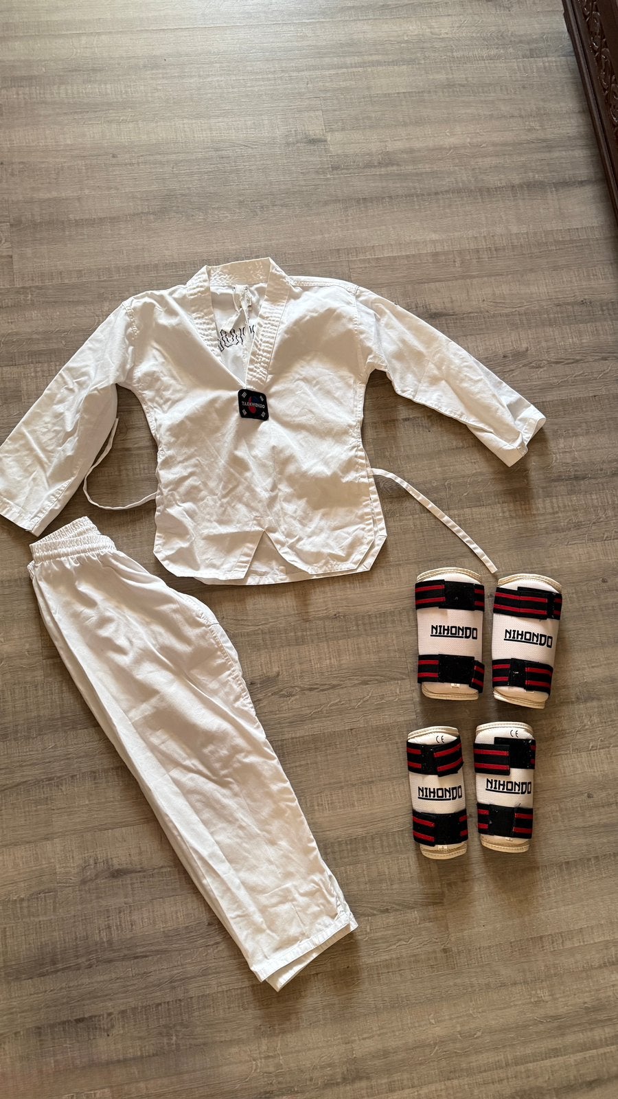 Taekwondo-outfit + Nihondo-beschermers - Maat 150 cm, Ophalen of Verzenden, Zo goed als nieuw, Taekwondo