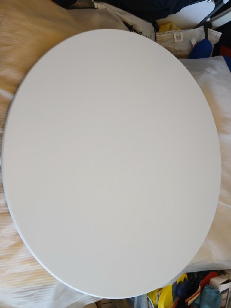 TABLE NEUVE RONDE MONTÉE POUR DÉMONSTRATION PRIX 100 EUR, Enlèvement