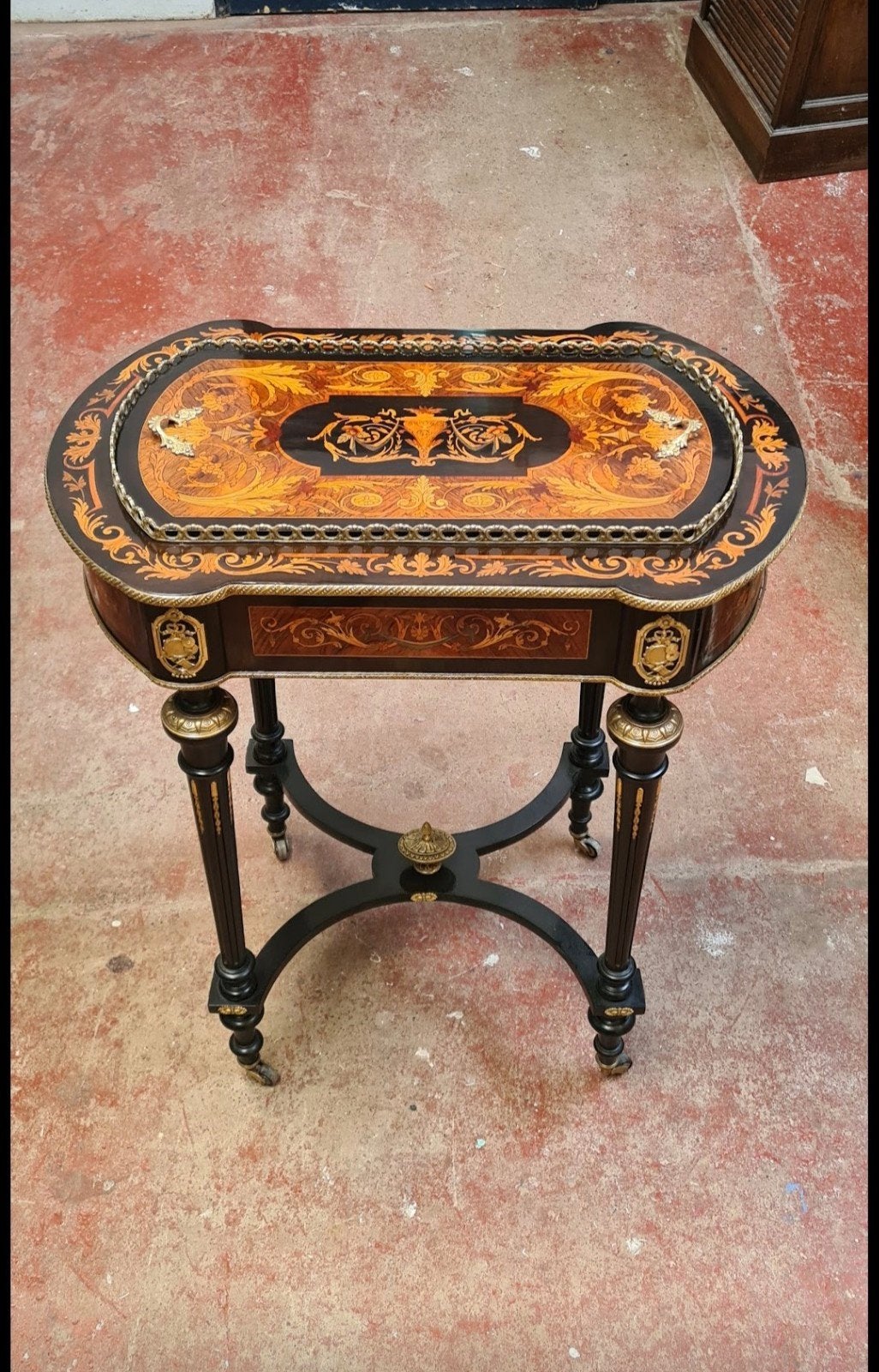 Jardinière Napoleion lll, Enlèvement