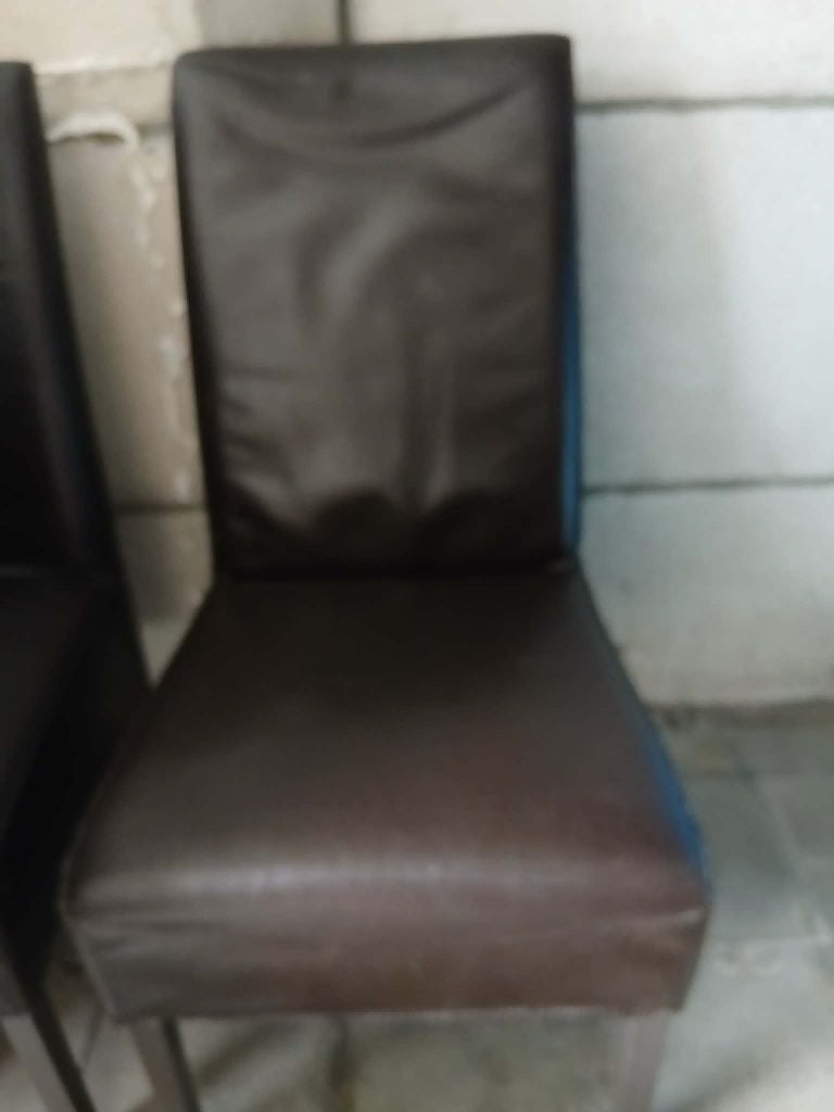4 bruine eetplaats stoelen, Ophalen