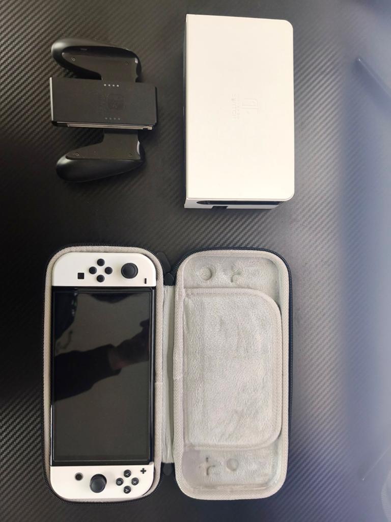 Nintendo switch oled avec pochette, 5 jeux et carte SD 64GB, Ophalen, Zo goed als nieuw, Switch OLED, Met games