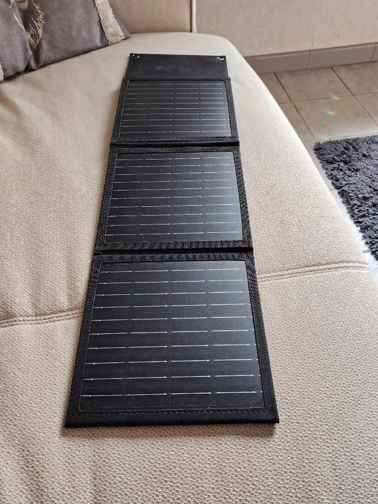 Draagbaar zonnepaneel met powerbank, Enlèvement, Comme neuf
