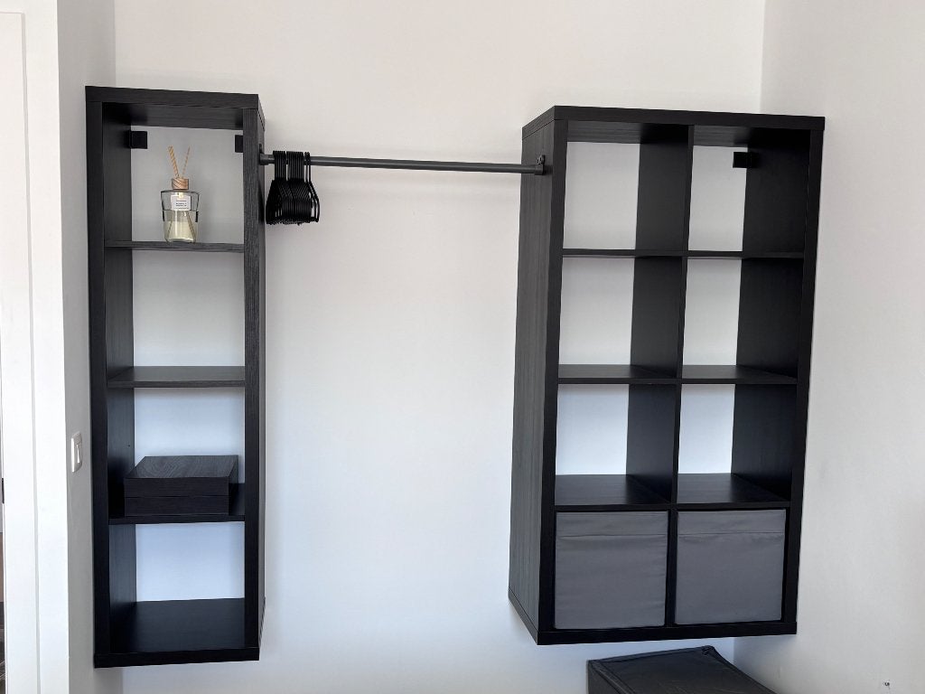 Zwarte Kallax wandcombinatie (IKEA), 25 à 50 cm, Avec tablette(s), 150 à 200 cm, Comme neuf