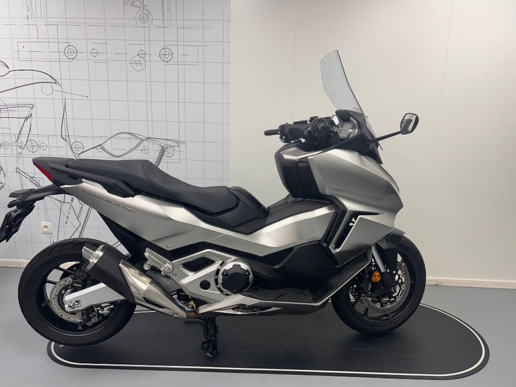 HONDA FORZA NSS750M 2021 - BTW-MOTOR - Topstaat, Motoren, 750 cc, HONDA, Scooter, HONDA