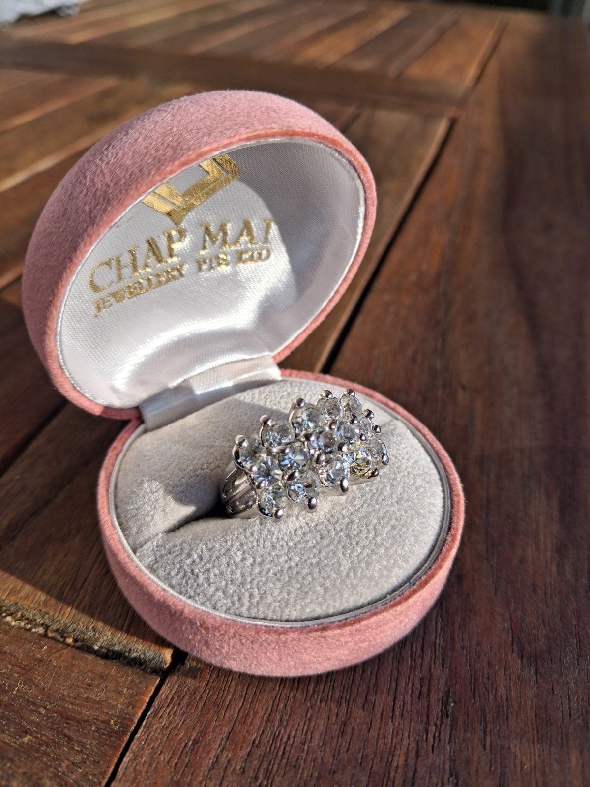 VINTAGE EYE CACHING DAMES RING " CHAP MAI "( SINGAPORE ), Handtassen en Accessoires, Ringen, Ophalen, Overige materialen, 19 tot 20