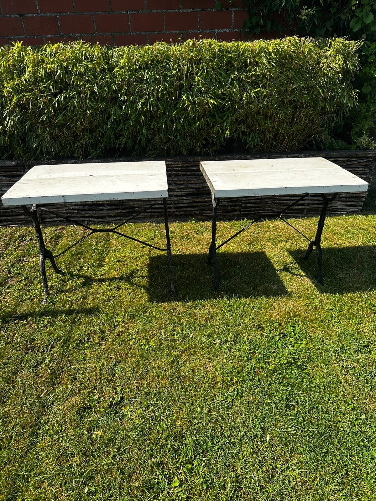 2 tuintafels met zwaar blad en gietijzeren poten, Ophalen