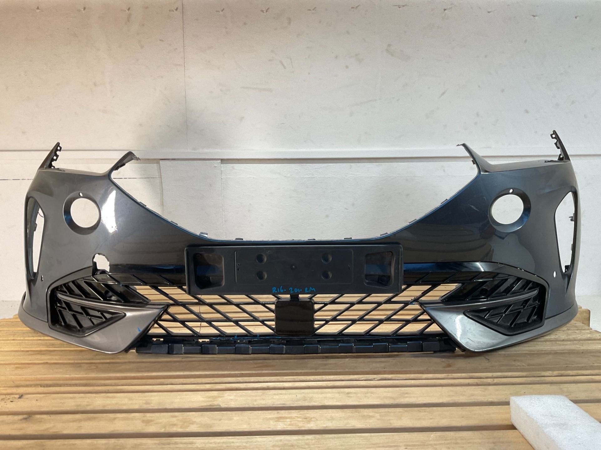 Bumper Seat Cupra Formentor 5FF807221A Voorbumper R1-201-RM, Gebruikt, Voor, Autovia A-2, Km 585 585
08760  Martorell, ES, SEAT S.A.
